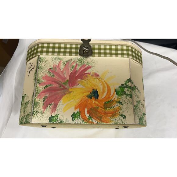 Vintage Vicki Jean wood purse Box. Hand Painted Flowers - Signed - Picture 12 of 16